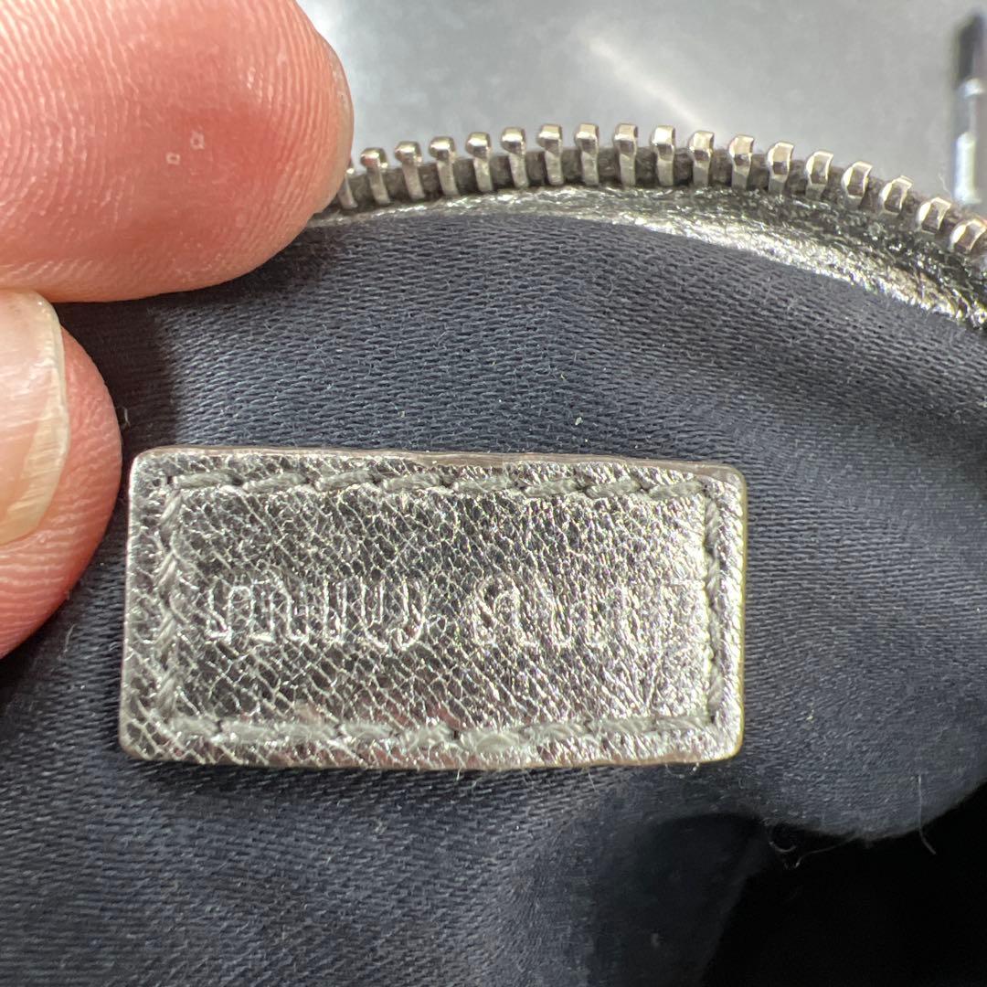 正規品　MIUMIUコスメポーチ　シルバー