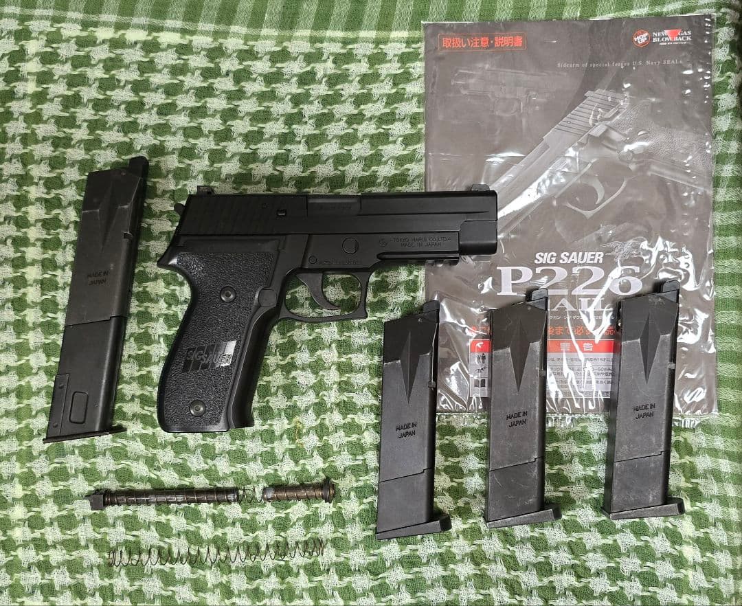 東京マルイ　シグザウエルP226 マガジン３本　ロングマガジン１本　サイト交換
