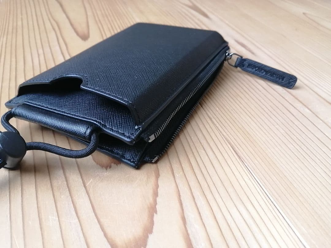EMPORIO ARMANI　ネックストラップ　財布　スマホケース
