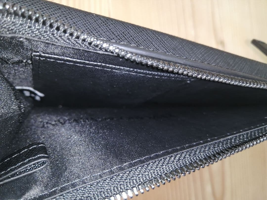 EMPORIO ARMANI　ネックストラップ　財布　スマホケース