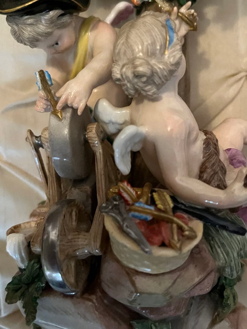 マイセン　アンティークマイセン　矢を研ぐ2人の天使