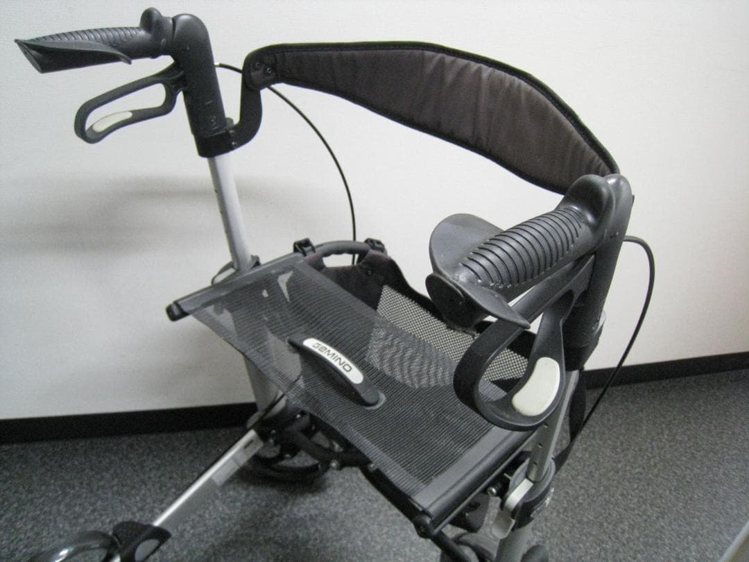 ハンディウォークＬ　GEMINO 30 歩行器 歩行車 パナマウントベッド ①