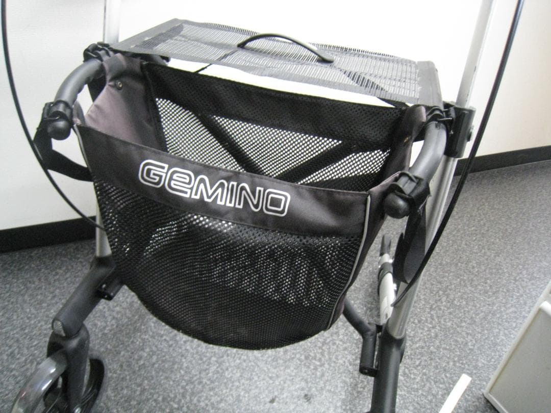 ハンディウォークＬ　GEMINO 30 歩行器 歩行車 パナマウントベッド ①