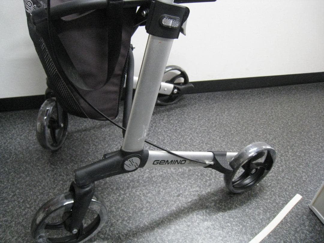 ハンディウォークＬ　GEMINO 30 歩行器 歩行車 パナマウントベッド ①