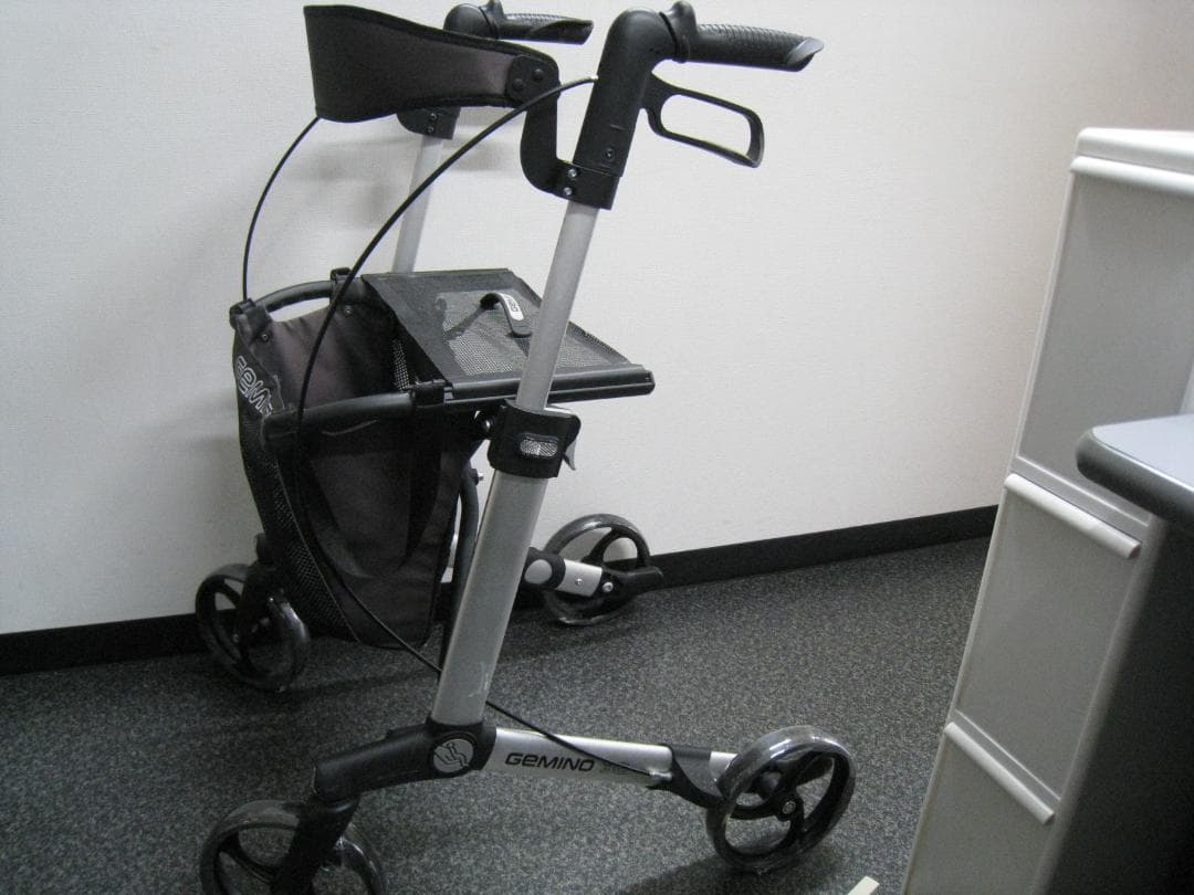 ハンディウォークＬ　GEMINO 30 歩行器 歩行車 パナマウントベッド ①