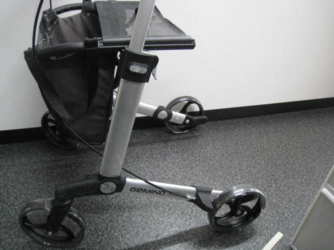 ハンディウォークＬ　GEMINO 30 歩行器 歩行車 パナマウントベッド ①