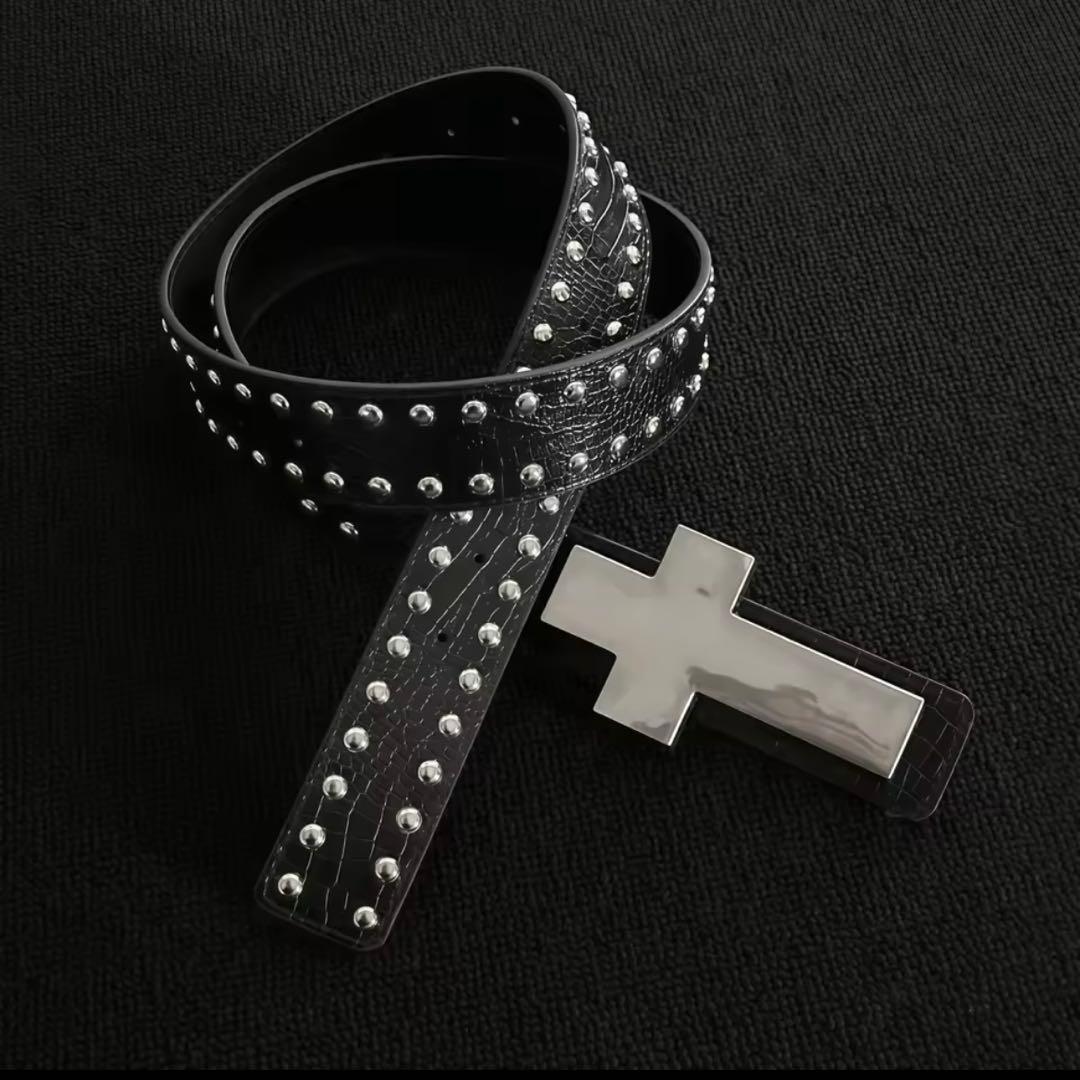 REBEL WAVE ╋ CRACKED LEATHER RIVET BELT