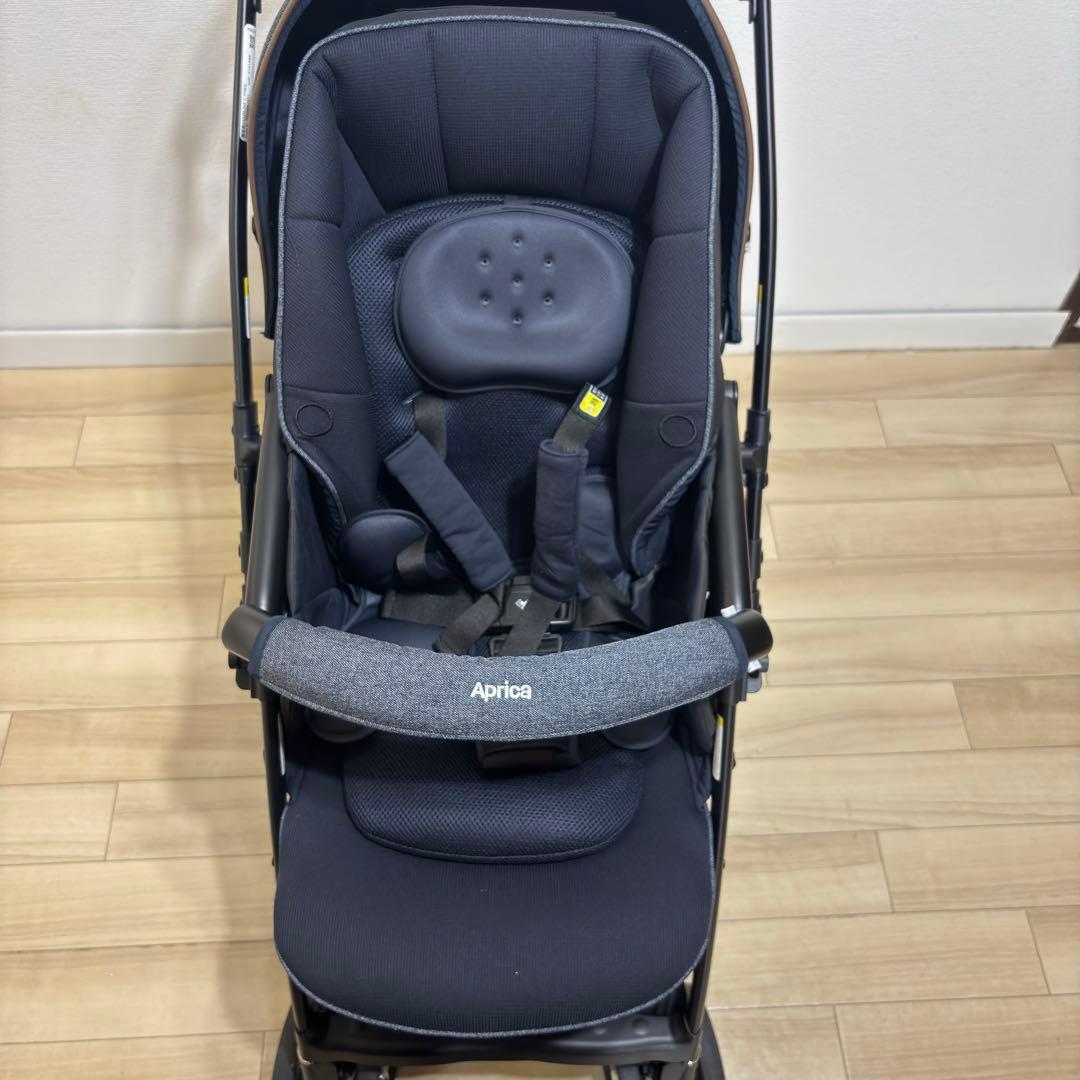 【美品】 Aprica ラクーナクッションフリー ネイビー 2141888