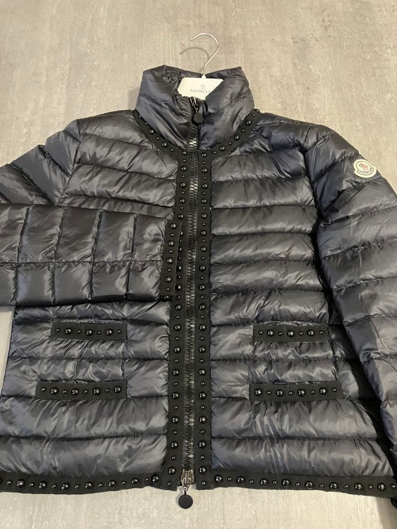 Moncler モンクレール　デザインの素敵なダウンジャケット