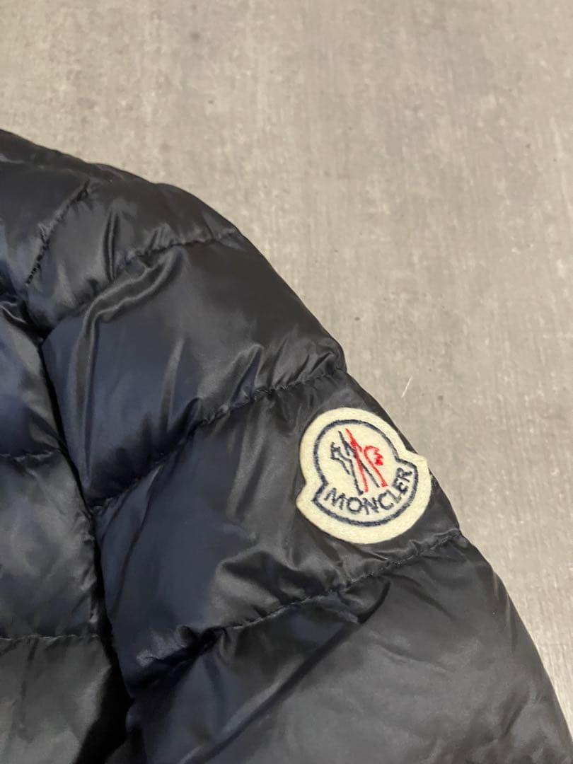 Moncler モンクレール　デザインの素敵なダウンジャケット
