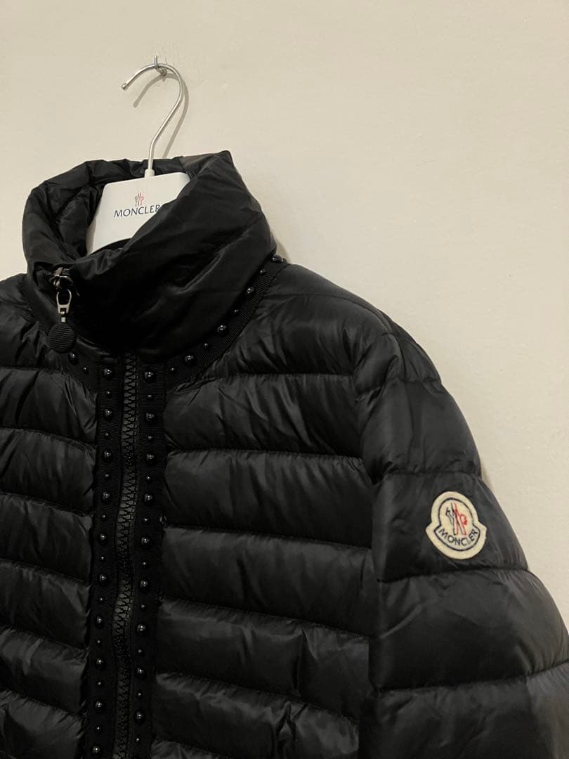 Moncler モンクレール　デザインの素敵なダウンジャケット