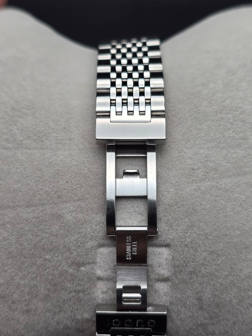 研磨済 電池交換済 126.5 GUCCI グッチ 9連ブレス シルバー 箱有