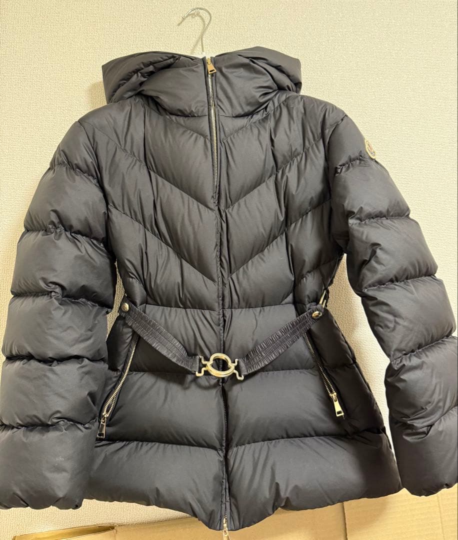 Moncler ブラック ダウンジャケット