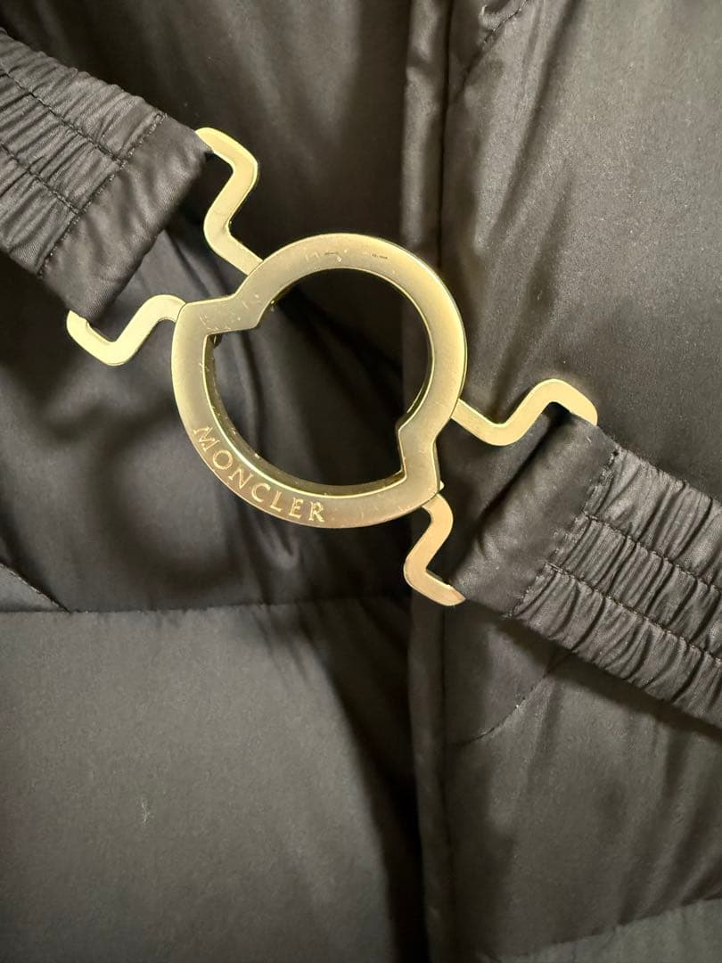 Moncler ブラック ダウンジャケット