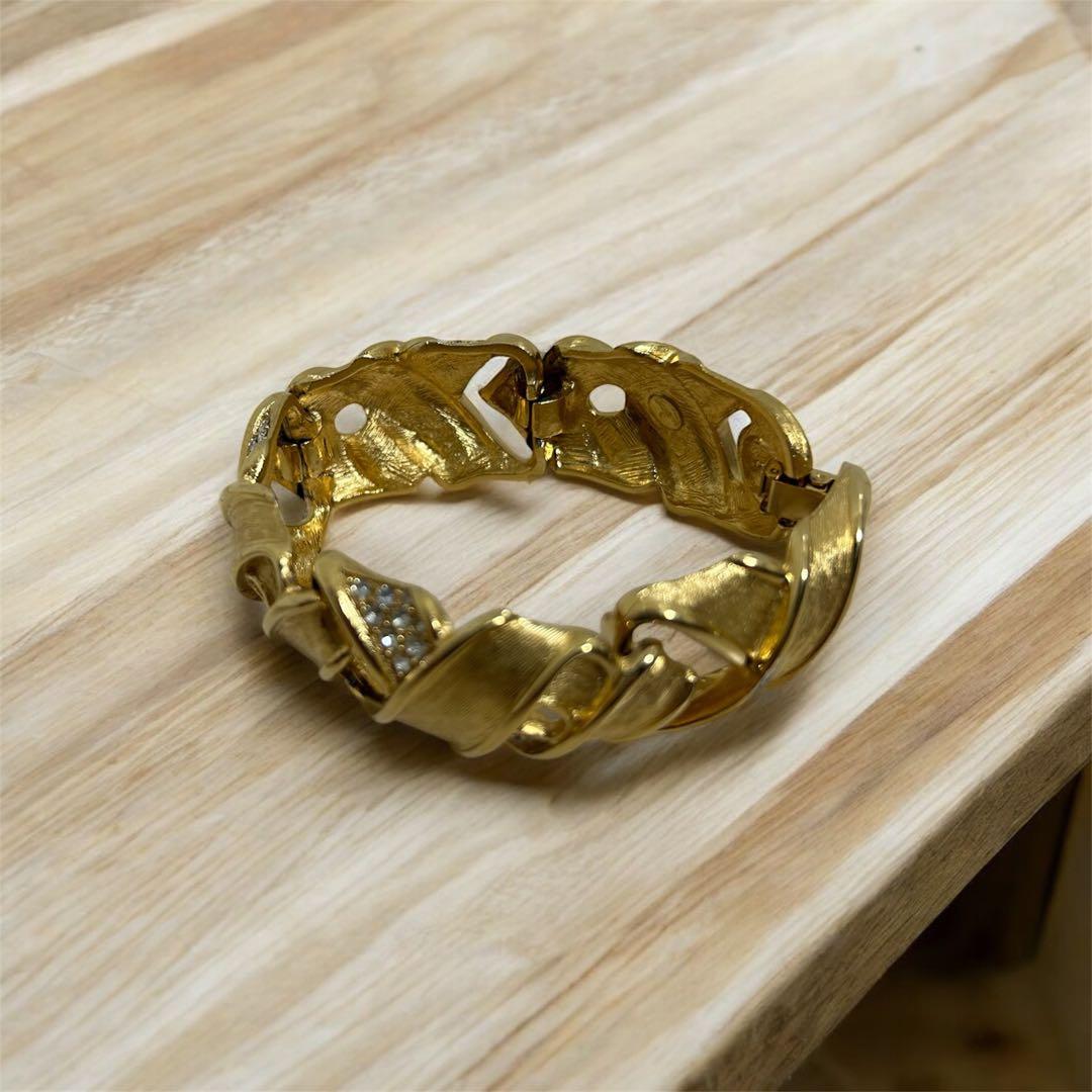 e*o様 GIVENCHYジバンシー　 ゴールド チェーンブレスレットレディース