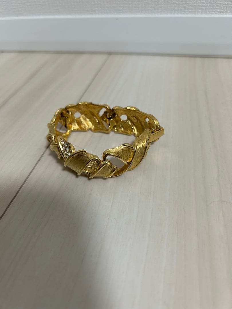 e*o様 GIVENCHYジバンシー　 ゴールド チェーンブレスレットレディース
