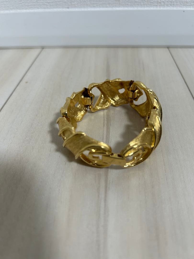 e*o様 GIVENCHYジバンシー　 ゴールド チェーンブレスレットレディース