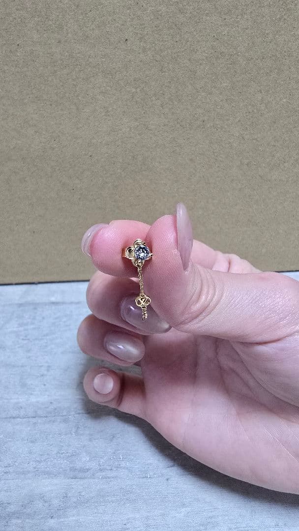 王ちゃん専用ルイヴィトン　ゴールドチェーン付きロゴピアス