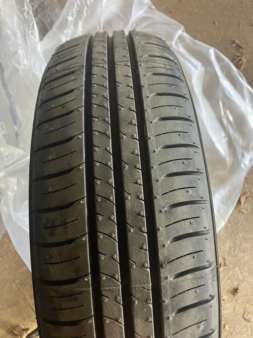 ダンロップ 4本セット　タイヤ　165/60R15 新車　納車前取外し