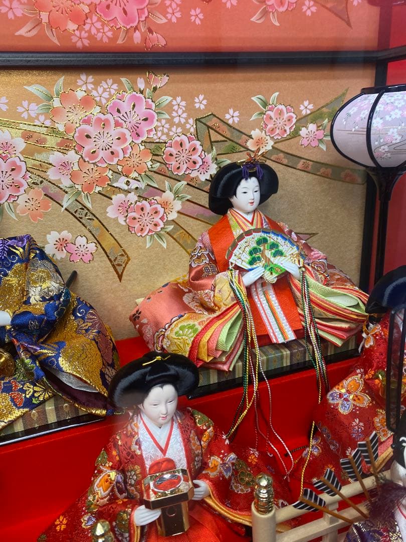 東京久月　雛人形オルゴール付き七人飾り・間口約６１×奥行約４０×高さ約４３㎝