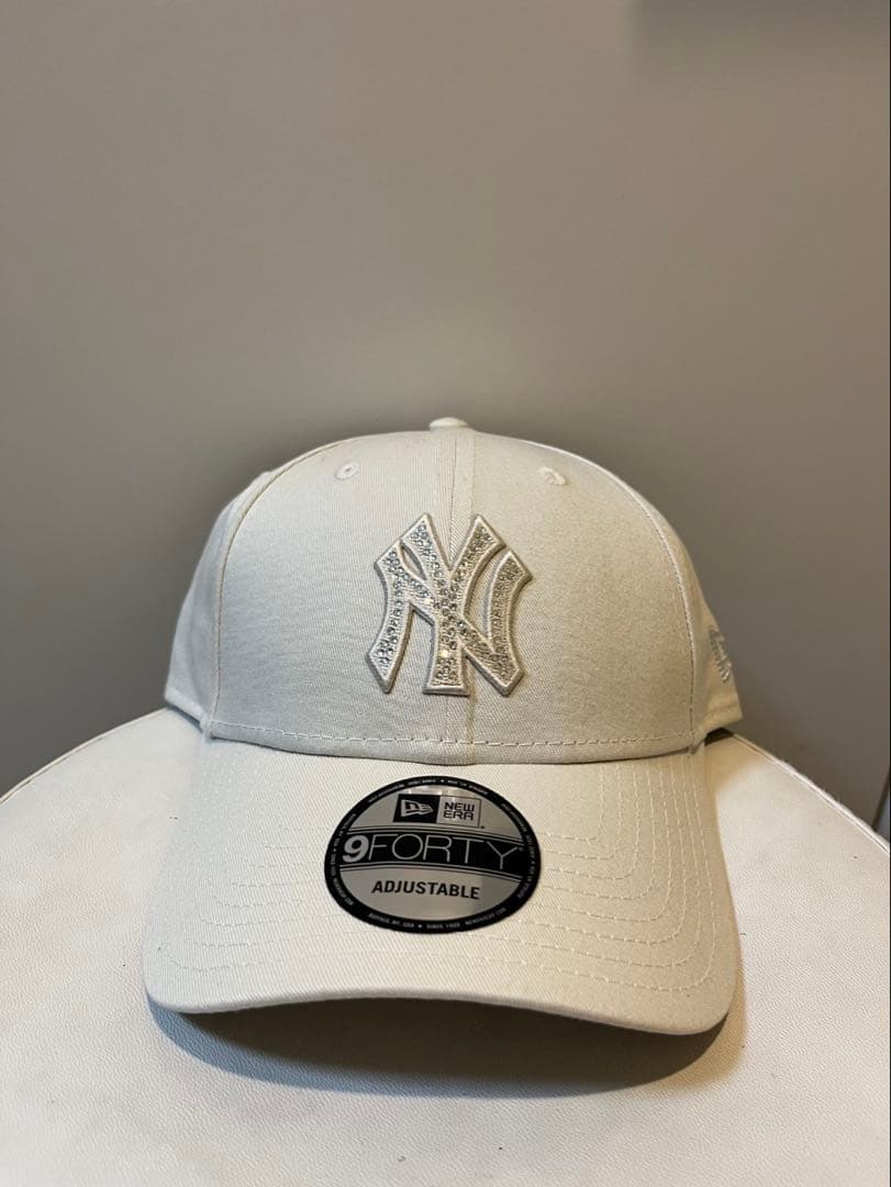 New Era 9FORTY Rhinestone キャップ アイボリーホワイト