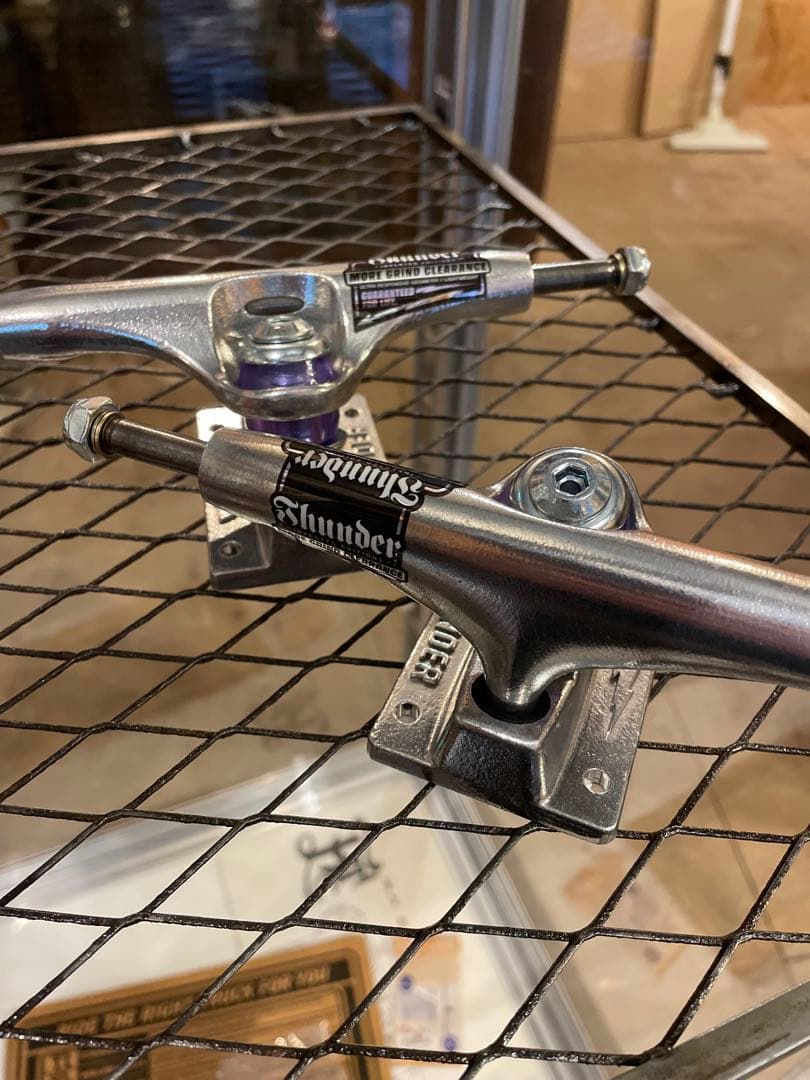 スケートボード THUNDER TRUCKS INVERTED EDITION 147