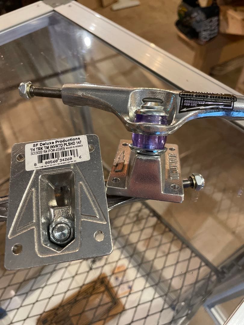 スケートボード THUNDER TRUCKS INVERTED EDITION 147