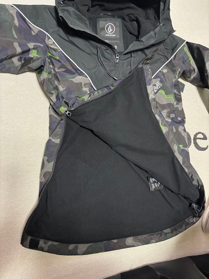 VOLCOM カモフラージュ スノーボードウェア M