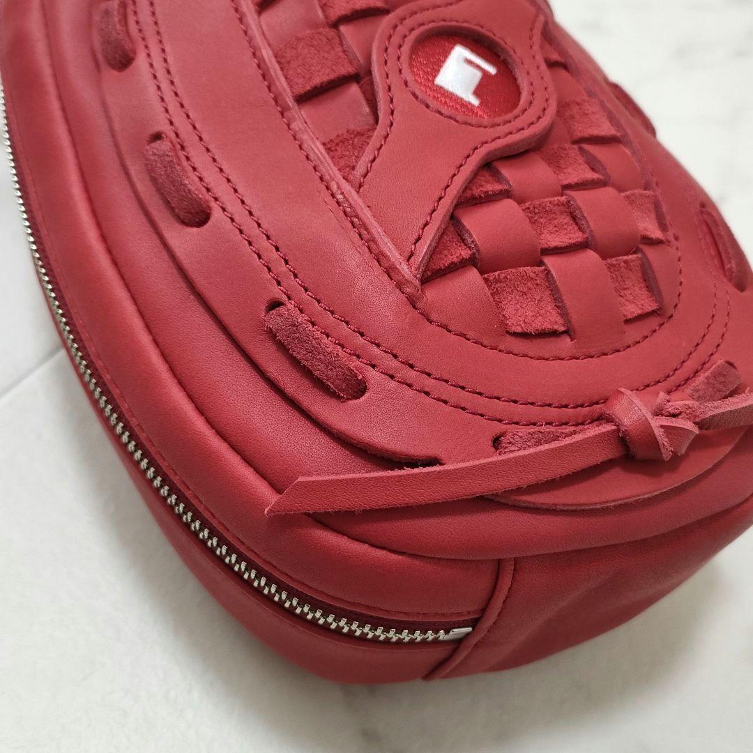 【新品タグ付】TRION　THE GLOVE　ボディバッグ　グラブレザー　レッド