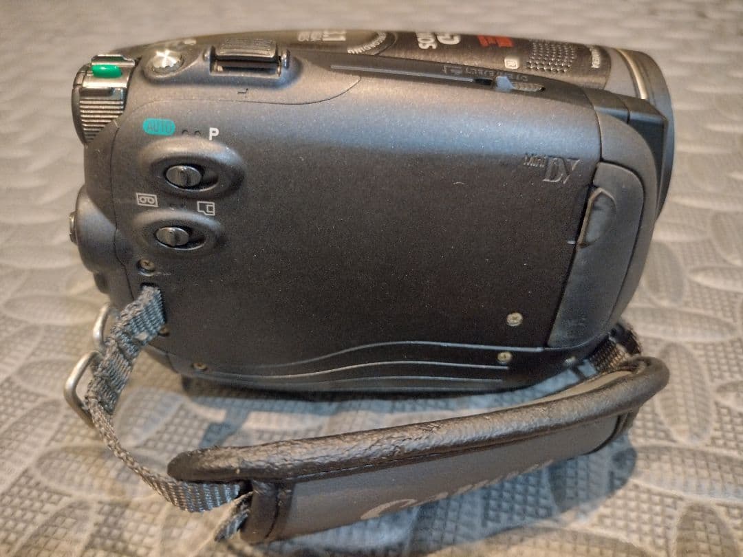 ビデオカメラ Canon iVIS HV30