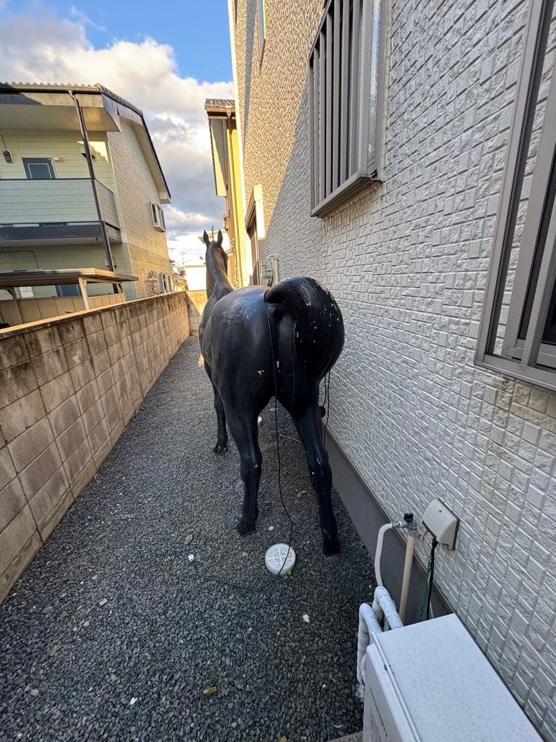 黒い馬のオーナメント 約180cm