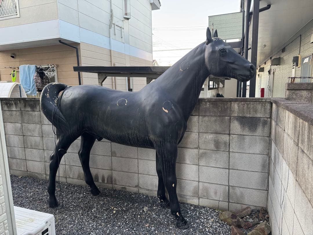 黒い馬のオーナメント 約180cm