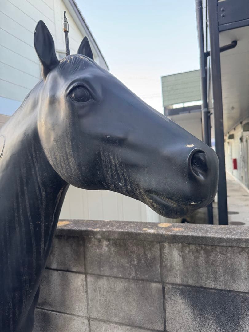 黒い馬のオーナメント 約180cm