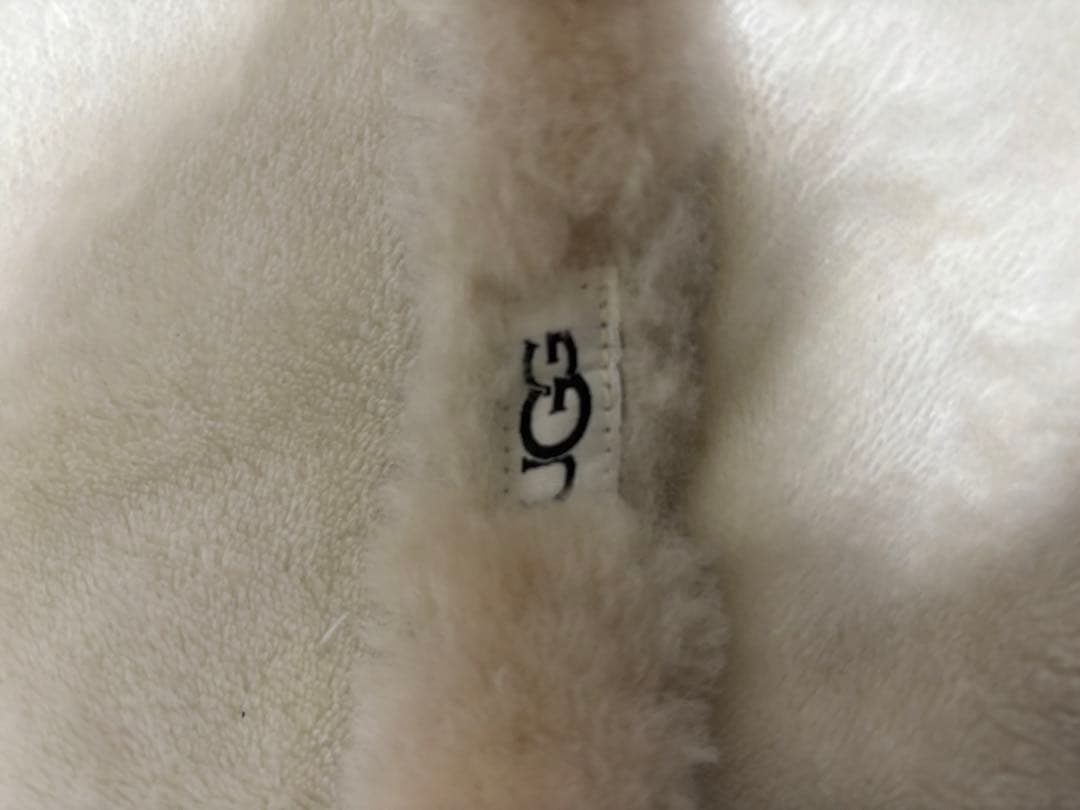 t*t様 UGG シープスキン イヤーマフ アイボリー 値段交渉承ります！！