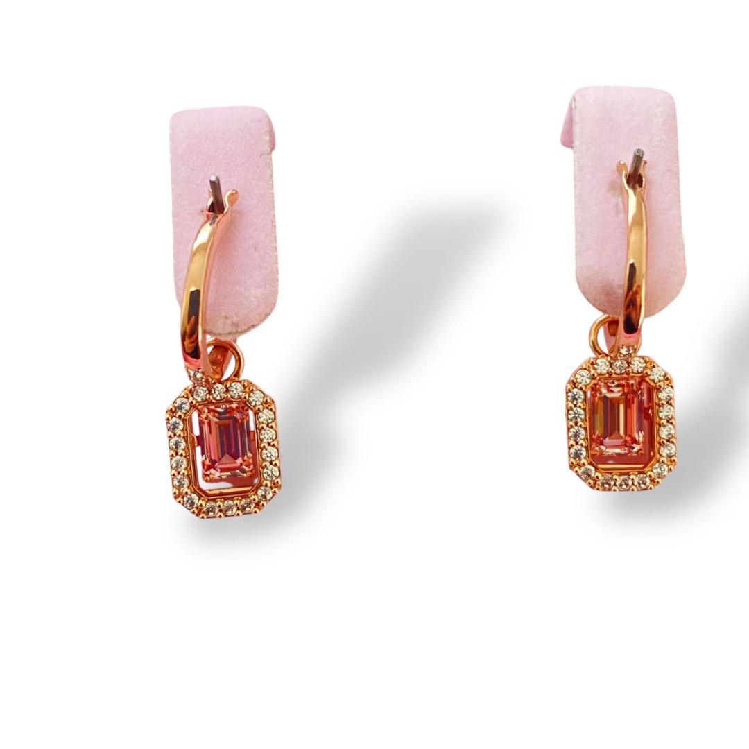 未使用に近い SWAROVSKI una オクタゴンカット ダンシング　ピンク