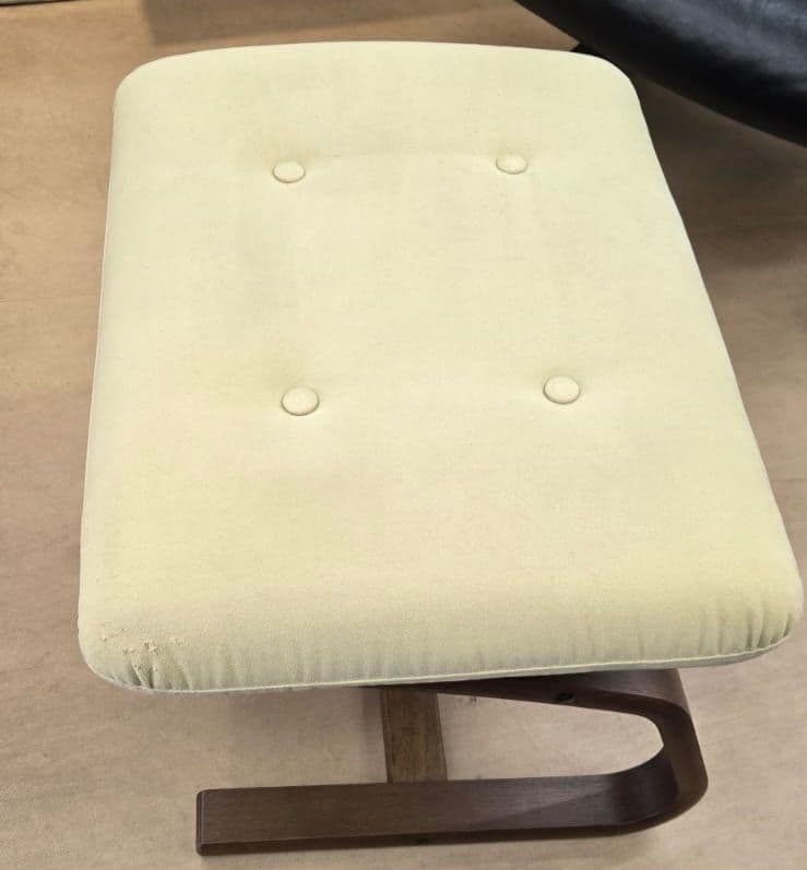 Fuji Furniture クリーム色 スエード調オットマン