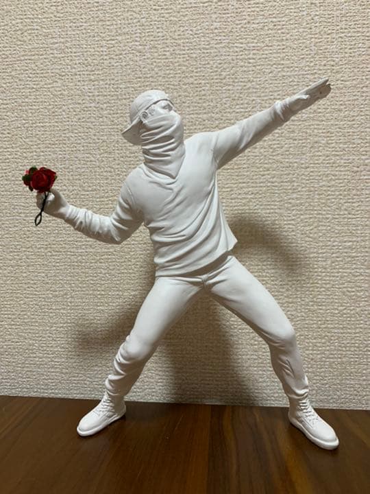 FLOWER BOMBER バンクシー フィギュア　WHITE
