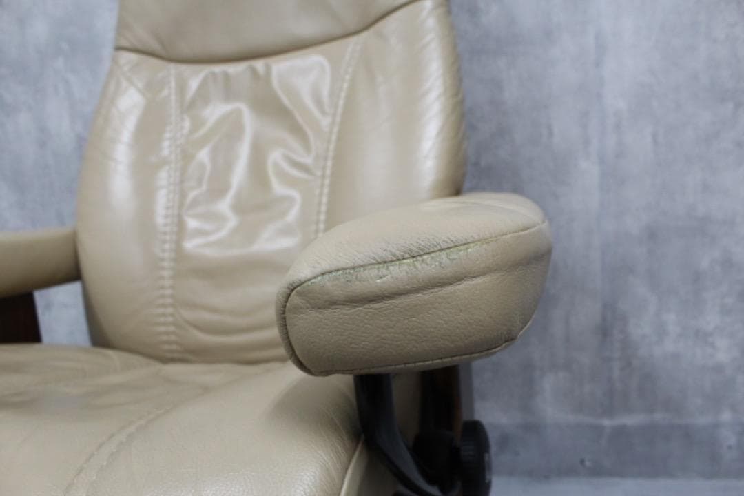 Stressless ベージュ リクライニングチェア　本革