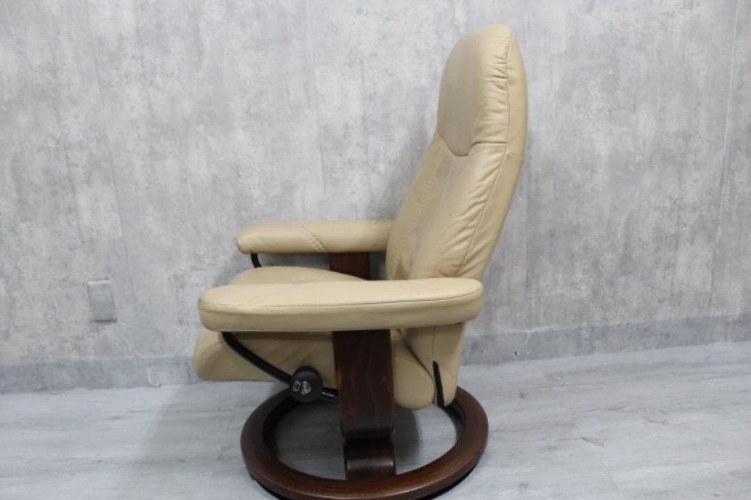 Stressless ベージュ リクライニングチェア　本革