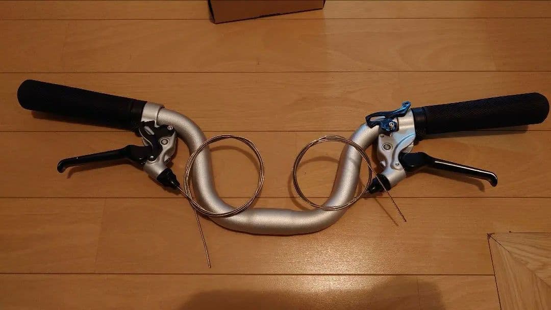 ブロンプトン ハンドルとブレーキレバー