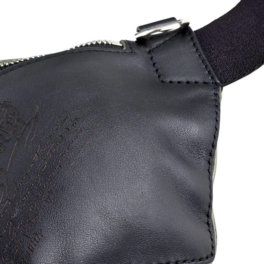 極美品 ベルルッティ Berluti コンプライス ボディバッグ カリグラフィー