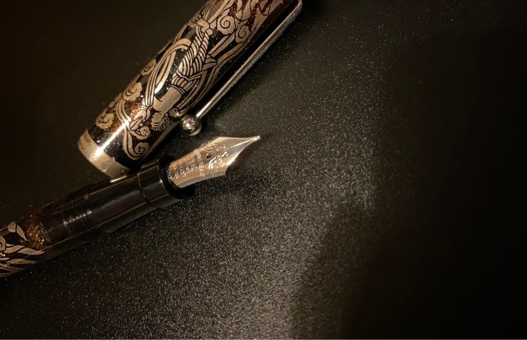 PILOT　85周年限定モデル　飛翔天人　金散研出蒔絵　万年筆　ペン先18Ｋ