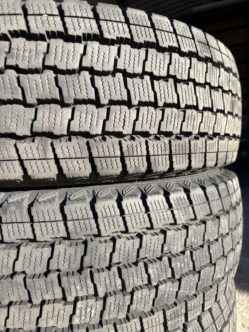 24年製 ハイエース スタッドレス 195/80R15 107/105LT中古品