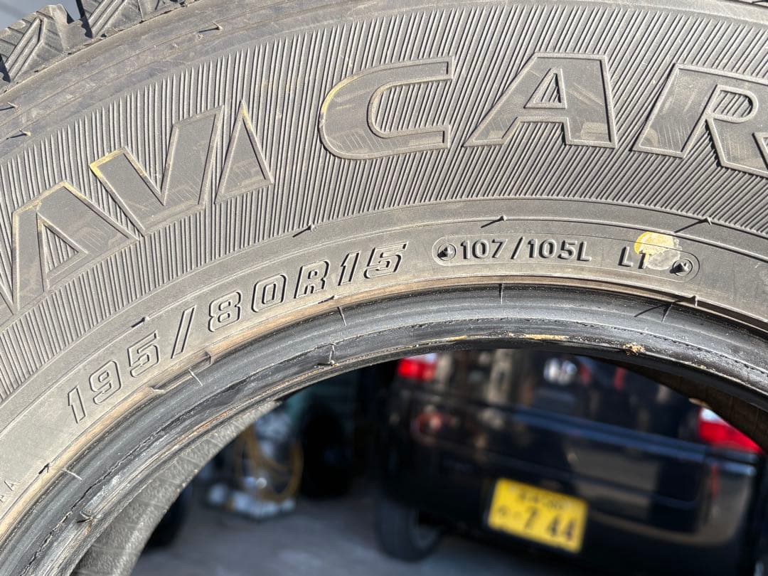24年製 ハイエース スタッドレス 195/80R15 107/105LT中古品