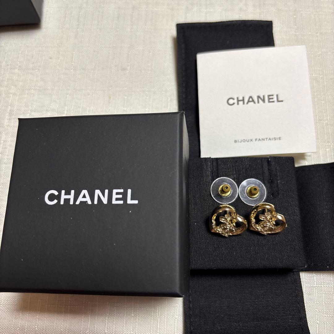 CHANELシャネル　ハートピアス23C