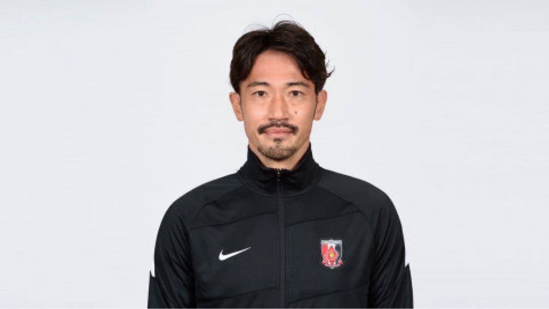 NIKE 浦和レッズ 2022年　チームスタッフジャージ