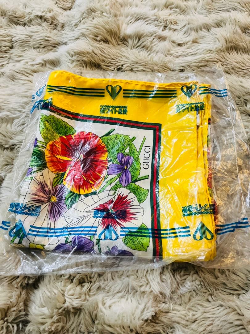 ☆★さま専用 24日まで【GUCCI】大判 シルク スカーフ 花柄 ボタニカル