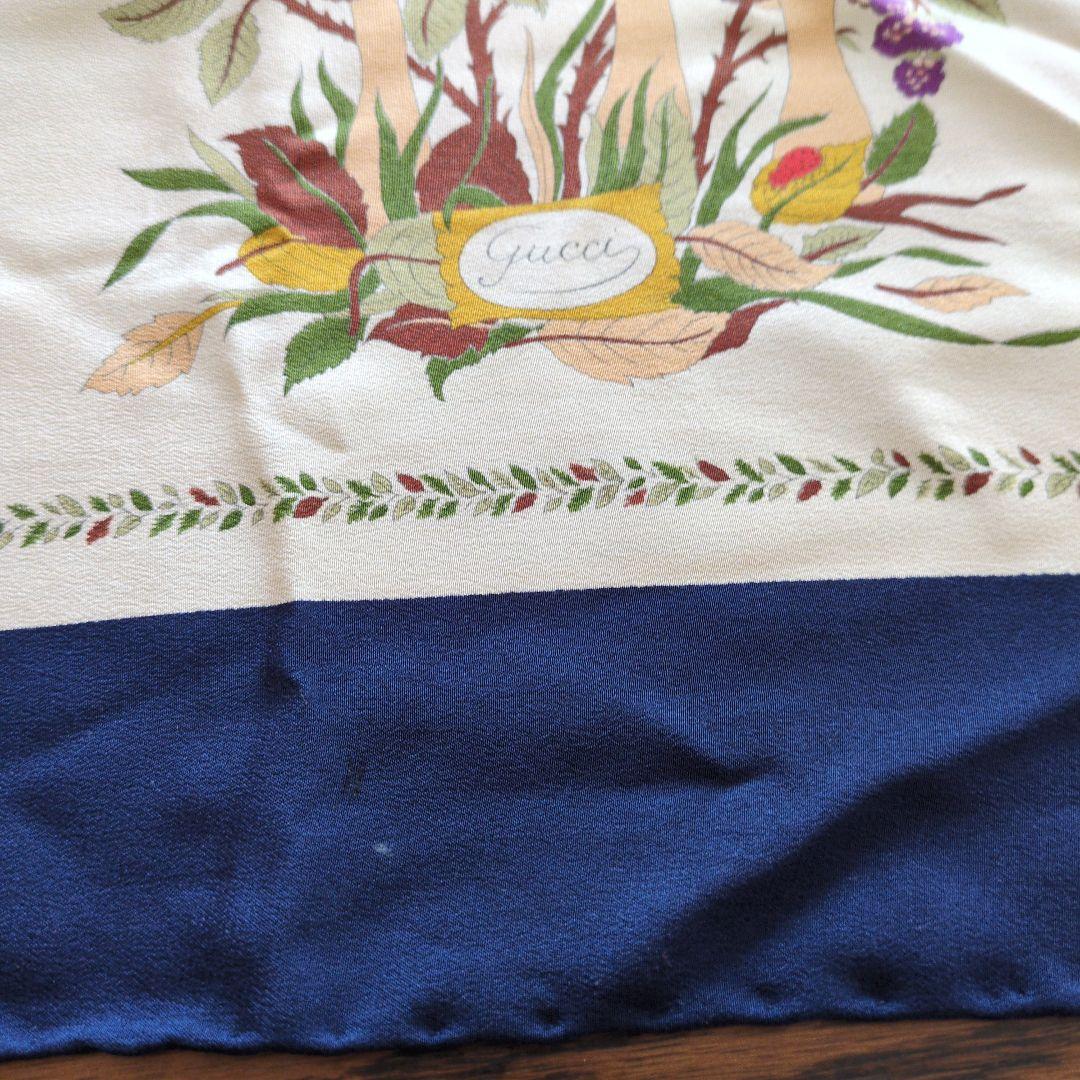 GUCCI 花とキノコのシルクスカーフ 88cm
