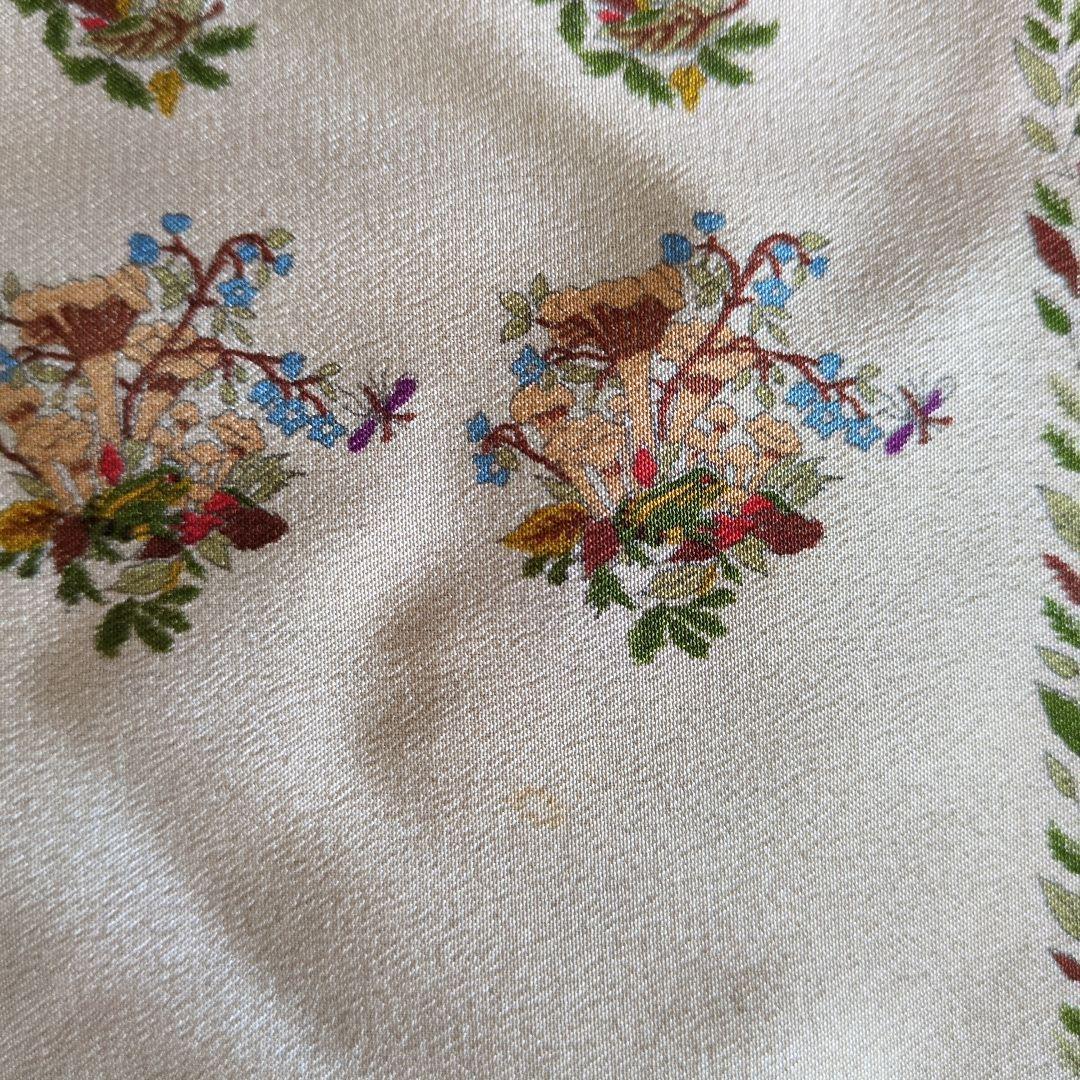 GUCCI 花とキノコのシルクスカーフ 88cm
