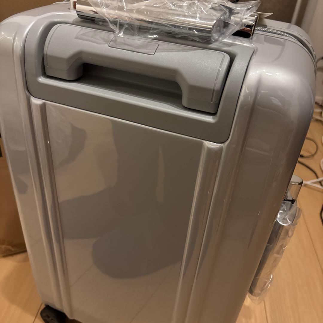 ZERO HALLIBURTON シルバーキャリーケース